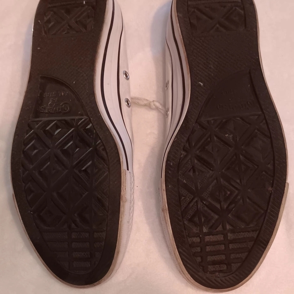 💜3/$24.00💜 White Converse Sneakers - Picture 4 of 5